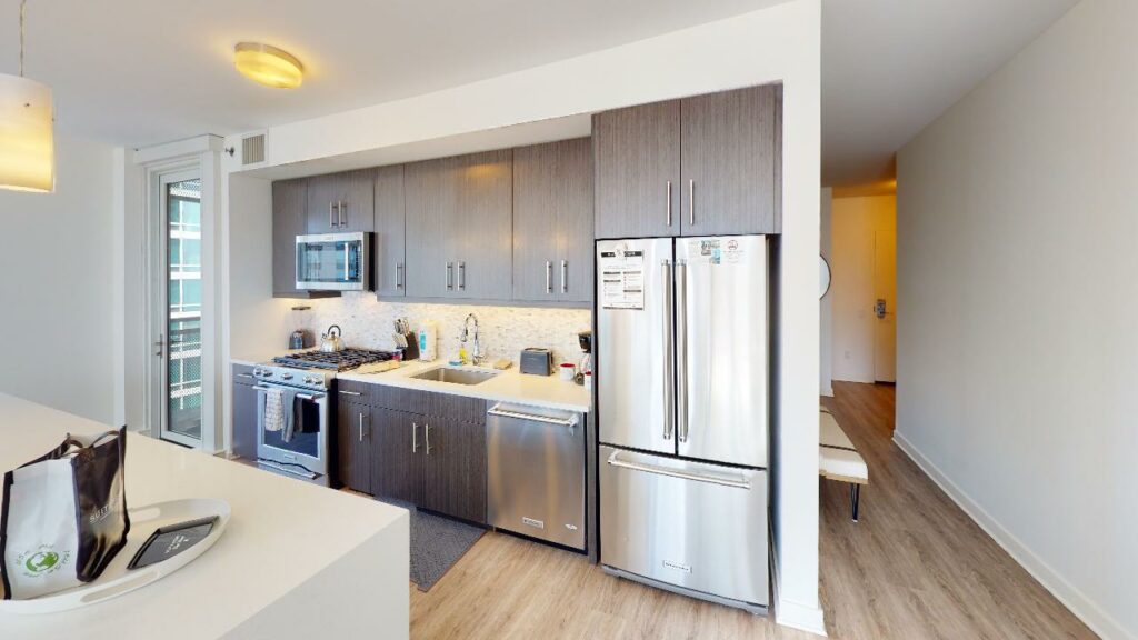 Fully-Furnished-Corner-2-Bedroom-Apartment-At-Moment-In-Streeterville-Kitchen(1)